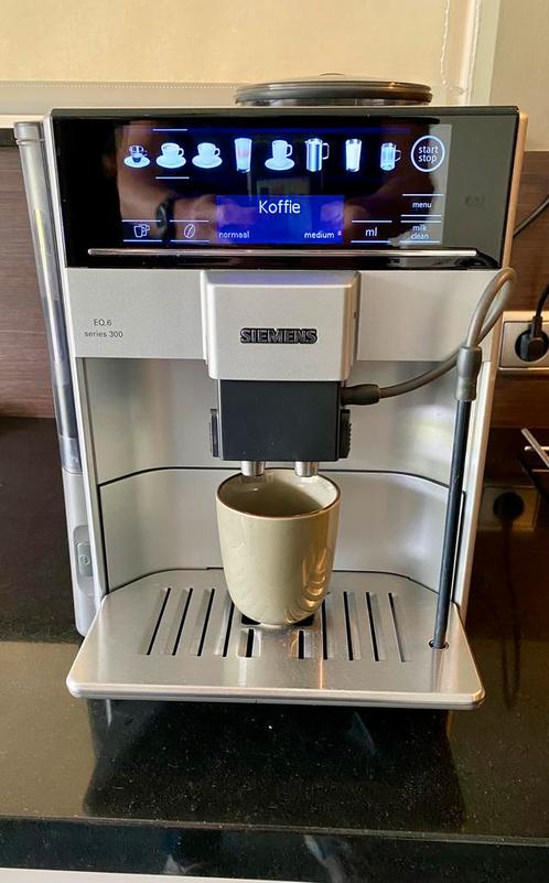 Siemens EQ6 series 300 volautomatische koffiemachine, Witgoed en Apparatuur, Koffiezetapparaten, Gebruikt, Koffiebonen, Koffiemachine