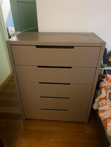 Grote ladekast, opknapper beschikbaar voor biedingen