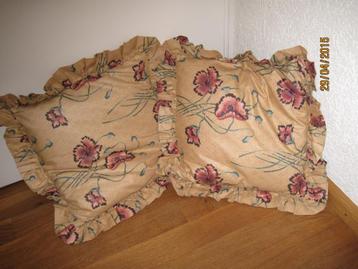 Sierkussens met bloemen 2 stuks  beschikbaar voor biedingen