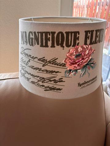 Mooie landelijke Lampenkap met Bloemenprint beschikbaar voor biedingen