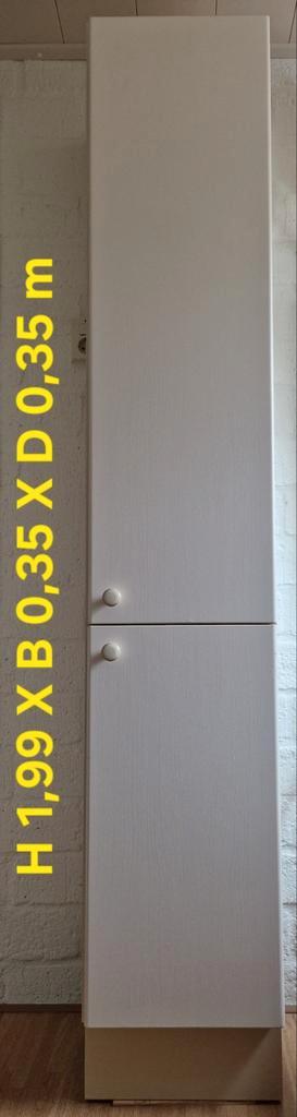 Hoge beige badkamerkast