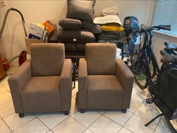 2 fauteuils bruin beschikbaar voor biedingen