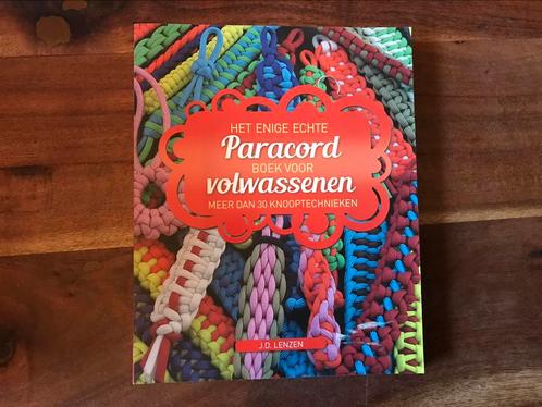 J.D. Lenzen - Het enige echte paracord boek voor volwassenen, Boeken, Overige Boeken, Zo goed als nieuw, Ophalen of Verzenden