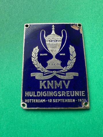 Emaille K.N.M.V. KNMV embleem huldigingreunie 1937. beschikbaar voor biedingen
