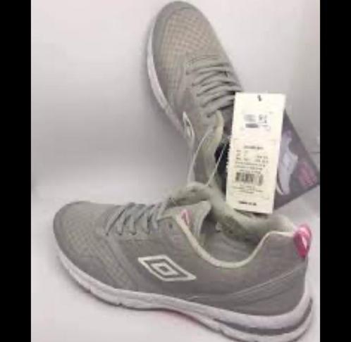 Sport schoenen maat 38,5, Sport en Fitness, Loopsport en Atletiek, Zo goed als nieuw, Hardloopschoenen, Overige merken, Verzenden