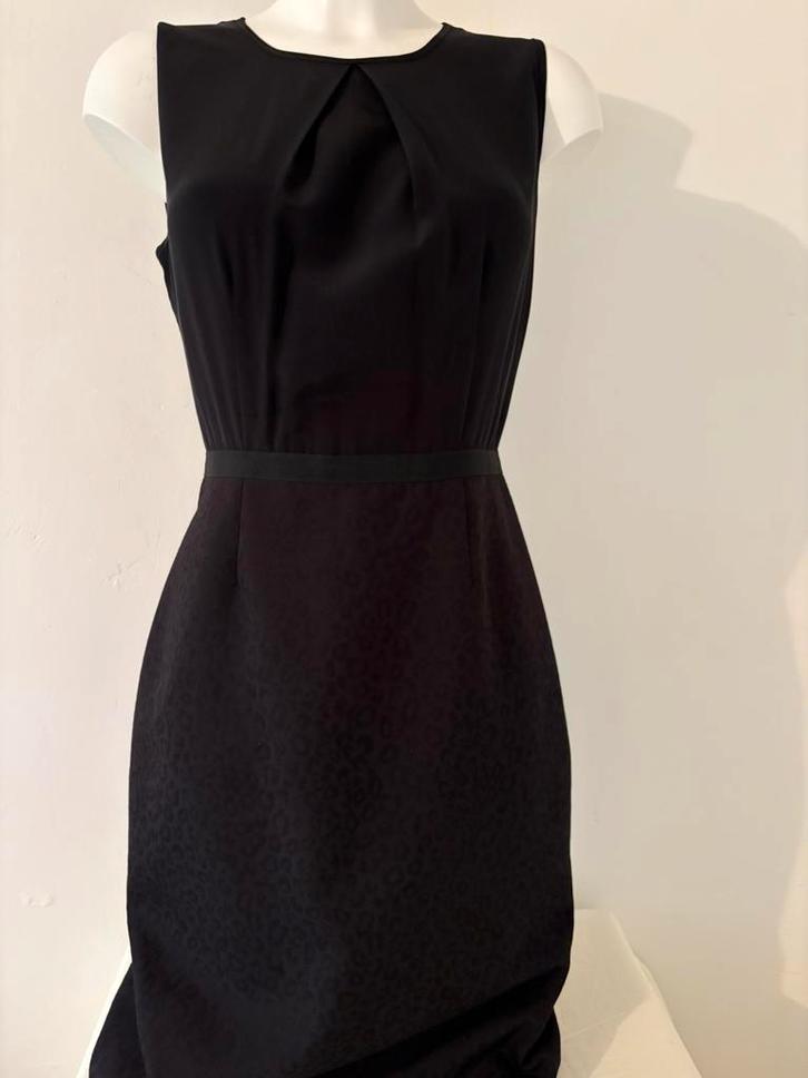 Vrouwelijke Hobbs jurk mt 36-38, Kleding | Dames, Jurken, Nieuw, Maat 38/40 (M), Zwart, Knielengte, Verzenden