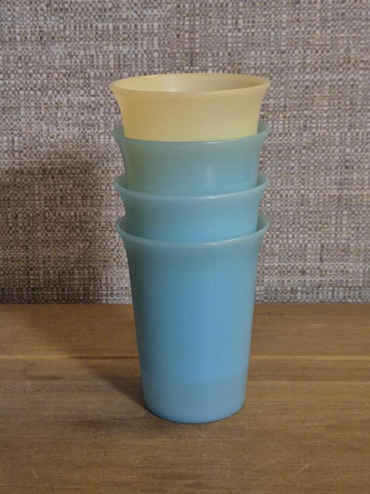 Tupperware bekers Hoogte 9,5cm Ø 7,5cm, Huis en Inrichting, Keuken | Tupperware, Zo goed als nieuw, Beker of Kan, Blauw, Geel