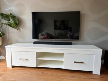 TV-kast beschikbaar voor biedingen