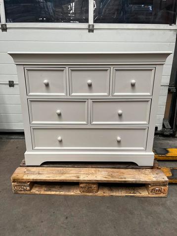 1 Commode chateau oatmeal beschikbaar voor biedingen