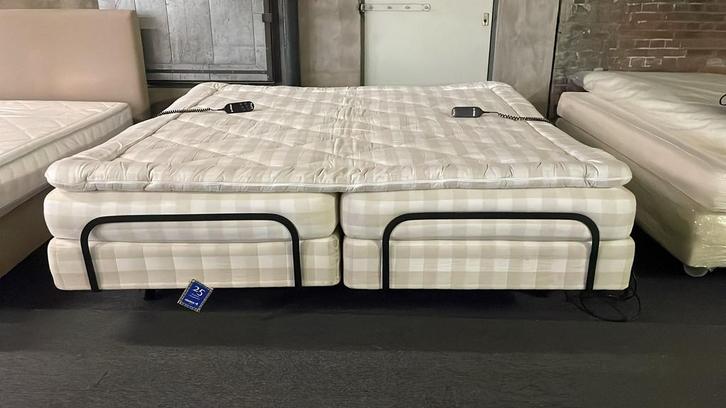 Hästens elektrische adjustable boxspring 210x210 inc topper, Huis en Inrichting, Slaapkamer | Matrassen en Bedbodems, Zo goed als nieuw