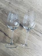 2 wijnglazen, Verzamelen, Glas en Borrelglaasjes, Ophalen of Verzenden, Zo goed als nieuw, Overige typen