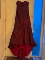 Trouwjurk, Ophalen, Gedragen, Rood, Trouwjurk