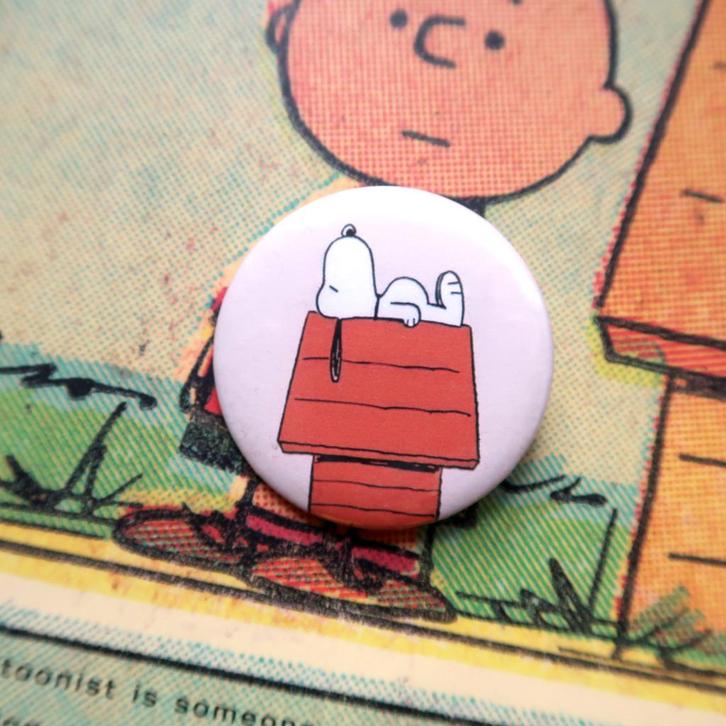 Peanuts Comics Snoopy Woodstock 44MM Pin Badge Broche Button, Verzamelen, Stripfiguren, Nieuw, Overige typen, Snoopy, Verzenden