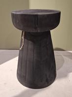Showroom uitverkoop - WOOOD Borre Kruk Hout Zwart 40xØ28cm, Ophalen, Nieuw, IntensWonen, Info@intenswonen.nl