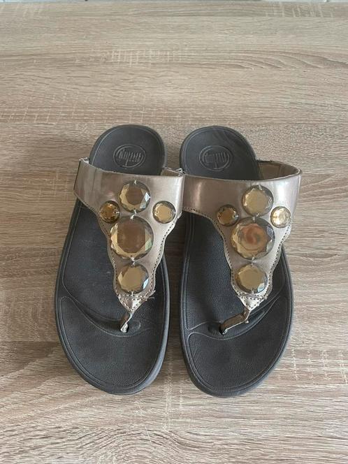 Gave bronze teenslippers met stenen Fitflop! 39, Kleding | Dames, Schoenen, Zo goed als nieuw, Slippers, Overige kleuren, Ophalen of Verzenden