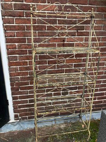 broccante plantenkastje beschikbaar voor biedingen