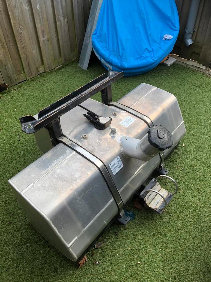 MAN 145liter diesel tank speciaal gemaakt incl framewerk, Auto-onderdelen, Brandstofsystemen, Gebruikt, Ophalen