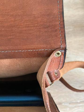 schouder-laptoptas van echt dik leer beschikbaar voor biedingen
