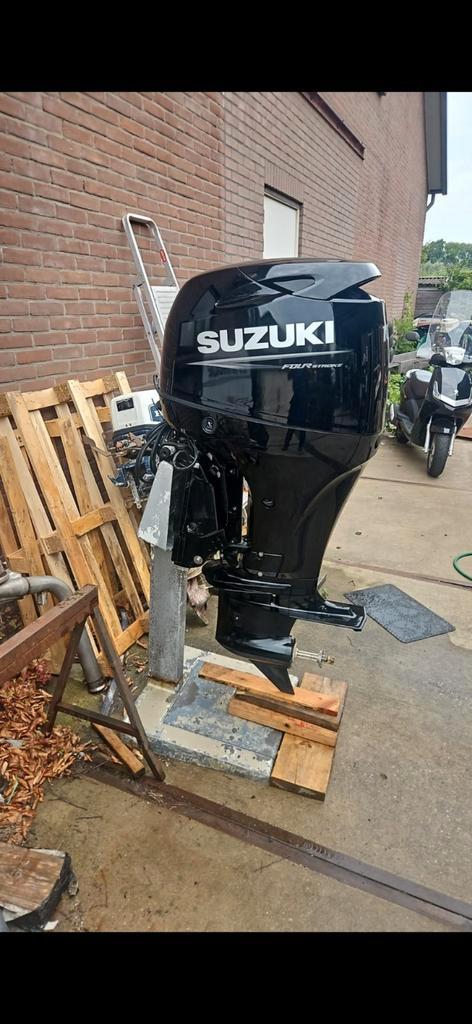 SUZUKI DF70ATL b.j.2023 3 jr. Garantie geheel compleet, Watersport en Boten, Buiten- en Binnenboordmotoren, Zo goed als nieuw