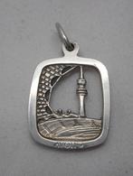 Zilveren hanger olympisch stadion van Munchen AVON nr.743, Verzenden, Zo goed als nieuw, Overige sporten, Overige typen