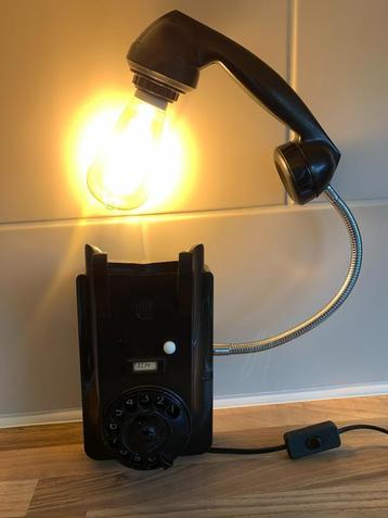 antieke wand telefoon lamp beschikbaar voor biedingen