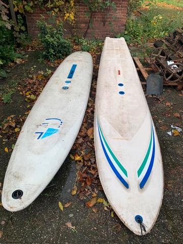 Gratis surfplanken beschikbaar voor biedingen