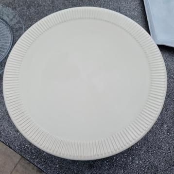 2 Etagère,s en 1 glazen taartschaal en 1 cake schaal beschikbaar voor biedingen