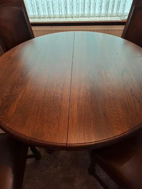 Zeer nette ronde uitschuifbare eettafel met 4 stoelen, Huis en Inrichting, Tafels | Eettafels, Zo goed als nieuw, 100 tot 150 cm