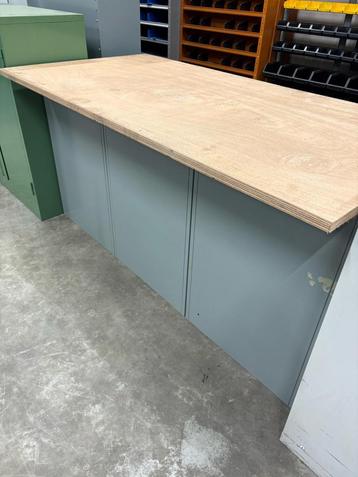 Werkbank met onderkast Gebruikt 175,5x90x90cm beschikbaar voor biedingen