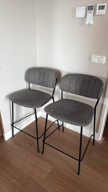 2 grijse barstoel te koop beschikbaar voor biedingen