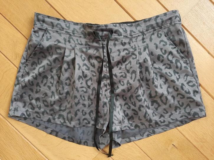 HEMA korte broek bruin zwarte dierenprint maat M - nieuw -, Kleding | Dames, Broeken en Pantalons, Nieuw, Maat 38/40 (M), Bruin