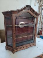 Vitrinekastje Wortelnotenfineer op  eikenhouten kast. Antiek, Ophalen of Verzenden, Minder dan 100 cm, 25 tot 50 cm, Glas