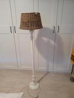 Stijlvolle staande lamp met rieten kap, Gebruikt, Ophalen of Verzenden, Landelijk, 150 tot 200 cm