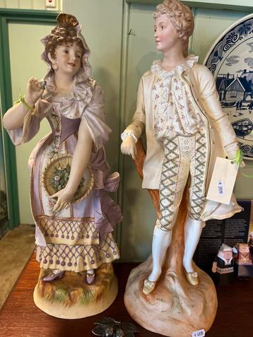 Antieke Porseleinen Beelden - Man en Vrouw beschikbaar voor biedingen