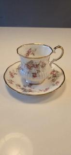 Elizabethan Fine Bone China Theekopje met Schotel, Gebruikt, Ophalen of Verzenden, Overige stijlen, Kop(pen) en/of Schotel(s)