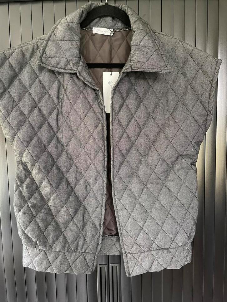 Sportieve grijs/zwarte denim gilet one size -nieuw-, Kleding | Dames, Bodywarmers, Nieuw, Maat 38/40 (M), Zwart, Verzenden