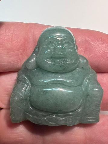 Oude kleine jade boeddha. beschikbaar voor biedingen