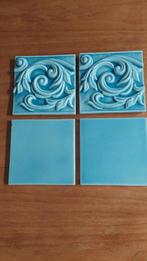 4 lichtblauwe tegels 13x13, twee met prachtig relief, Ophalen of Verzenden, Zo goed als nieuw, Minder dan 80 cm, Minder dan 80 cm