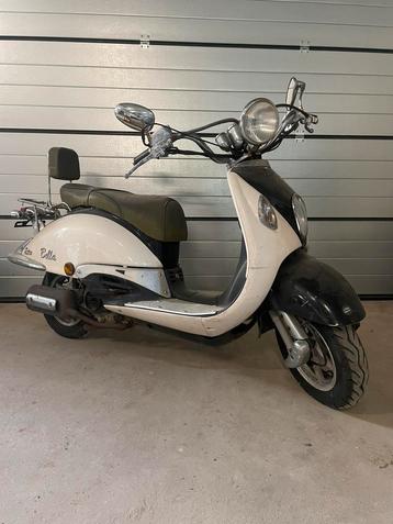 Retro scooter Bella 50cc opknapper beschikbaar voor biedingen