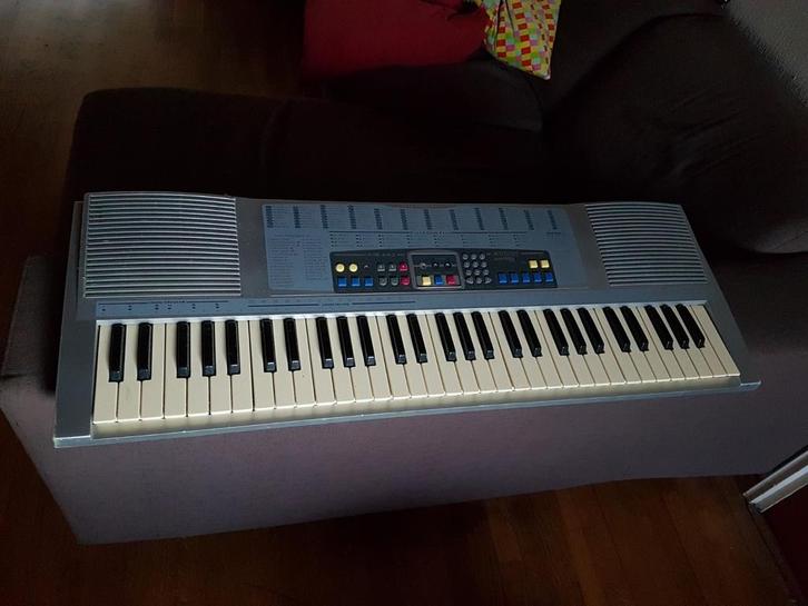 Synthesizer keyboard 100 tonen voices 36 stijlen en drums, Muziek en Instrumenten, Keyboards, Zo goed als nieuw, 61 toetsen, Overige merken