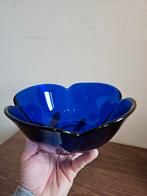 Vintage blauwe glazen schaal blauw glas Italiaans design, Gebruikt, Schaal, Rond, Ophalen of Verzenden