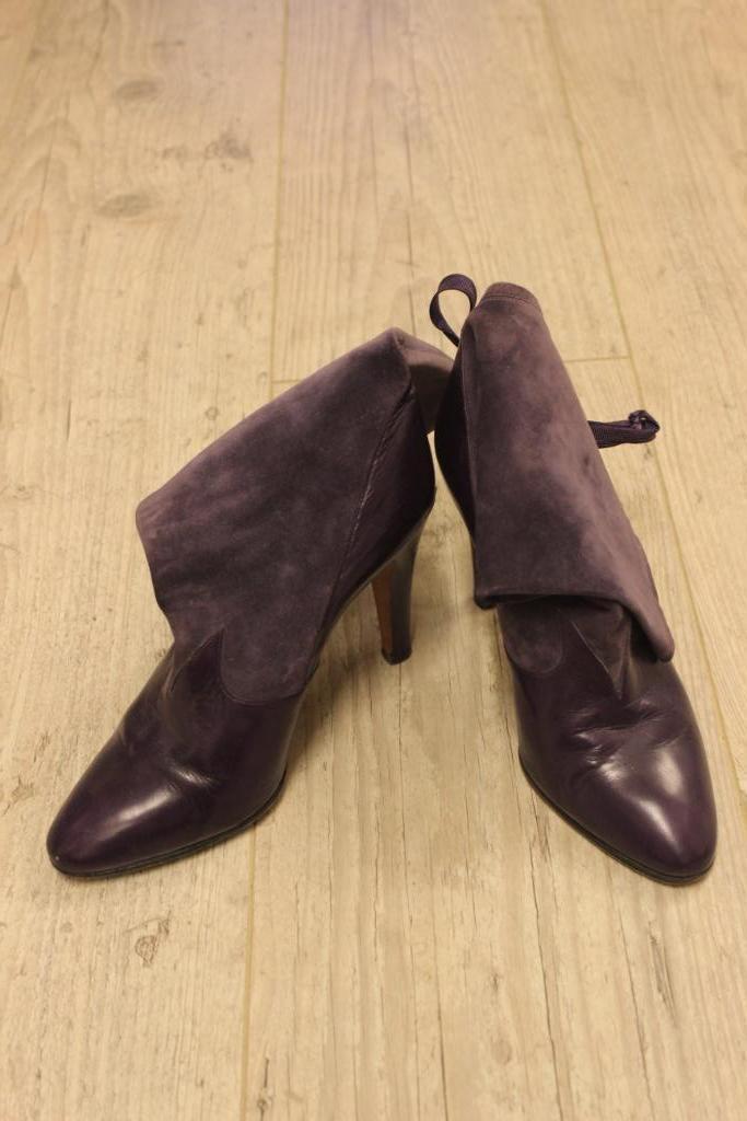 Casadei paarse laarsjes maat 37.5, Kleding | Dames, Schoenen, Zo goed als nieuw, Hoge laarzen, Bruin, Ophalen of Verzenden