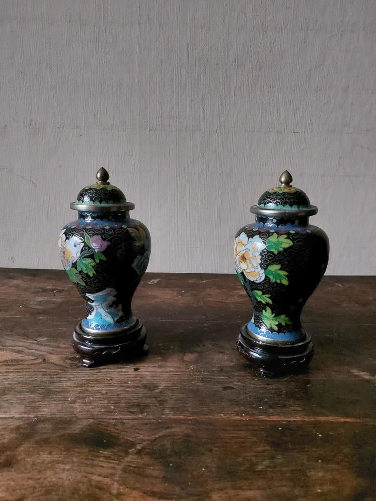 2.Chinese closonne vaasjes hoog 16 cm., Antiek en Kunst, Ophalen
