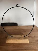 Metalen decoratie ring op houten voet, Ophalen of Verzenden
