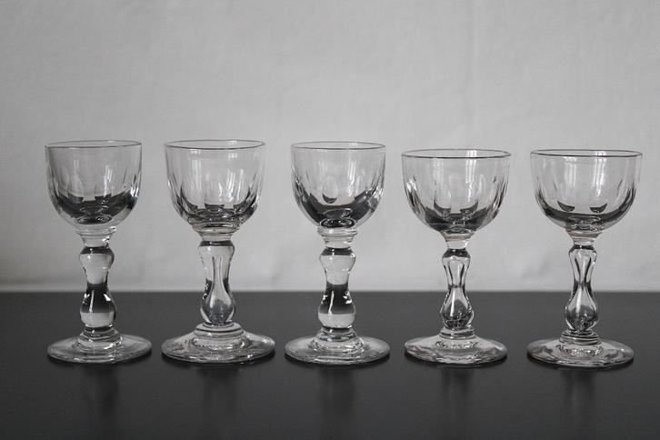 Vijf antieke 19- eeuwse borrelglaasjes met olijfslijpsel, Antiek en Kunst, Antiek | Glas en Kristal, Ophalen of Verzenden