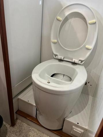 Separera 12 volt compost toilet beschikbaar voor biedingen
