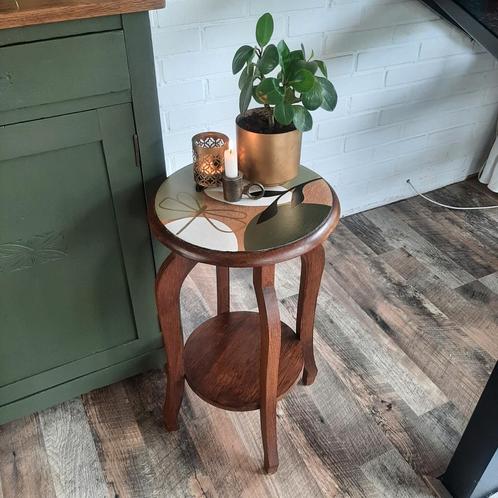 ⭐ vintage bijzettafel/kruk, Huis en Inrichting, Tafels | Bijzettafels, Zo goed als nieuw, Rond, 45 tot 60 cm, Hout, Ophalen