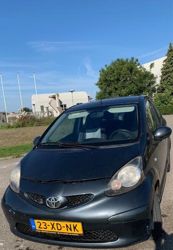 Toyota Aygo 1.0 12V Vvt-i 3DRS MMT 2007 Grijs beschikbaar voor biedingen