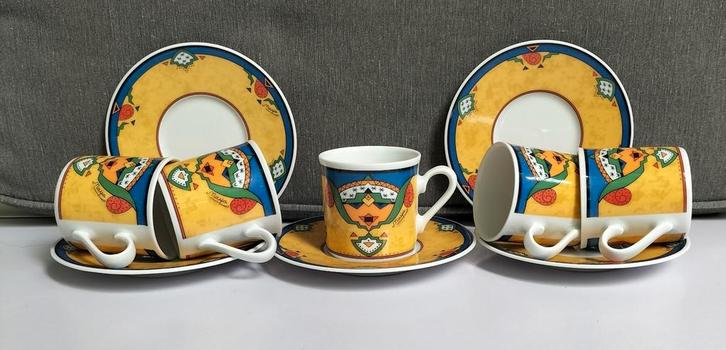 Bijzondere kopjes met schotel (5), Antiek en Kunst, Antiek | Keramiek en Aardewerk, Ophalen of Verzenden