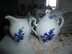 sierlijk roomstel wit porselein met blauw bloemboeket / roos, Ophalen of Verzenden